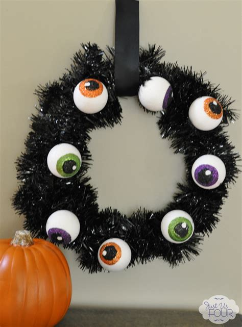 Spooky Eyeball Wreath - My Suburban Kitchen