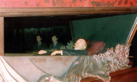 Russia 'preparing to bury Lenin' after displaying the former communist ...