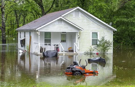 Drenching rains flood homes, swamp cars in south Louisiana | AP News