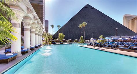 Luxor Pool: Hours, Cabanas & Fees In 2022