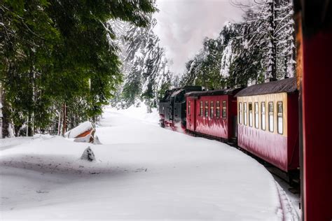 4 Beautiful Train Rides to See the True Wonder of Winter - Midwest ...