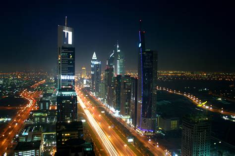 File:Dubai night skyline.jpg - Wikipedia