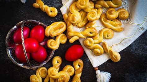 4 Greek Easter Traditions - Greek Easter Guide | Grekaddict