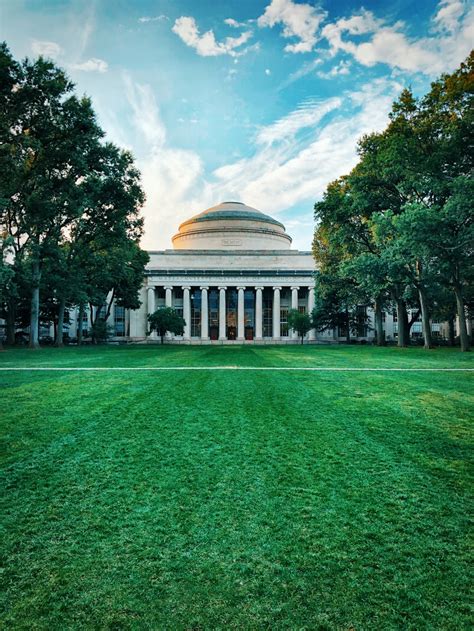 What Are The Courses Offered By MIT USA? - unischolars blog