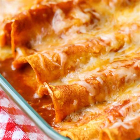 Red Cheese Enchiladas {Restaurant Style +VIDEO} | Lil' Luna