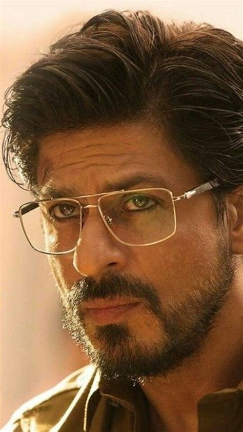 His eyes nd beard😍 Raees Srk, Shahrukh Khan Raees, Shah Rukh Khan ...