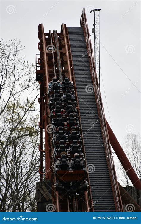 Tennessee Tornado Roller Coaster at Dollywood Theme Park in Sevierville ...