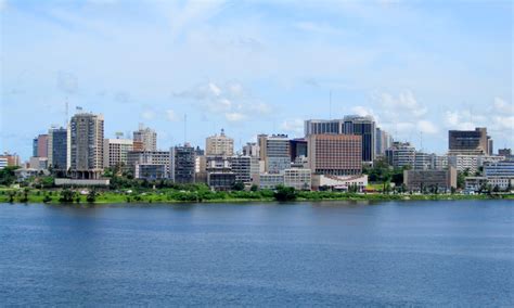 File:Plateau 2010, Abidjan.jpg - Wikimedia Commons