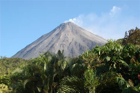 File:Arenal Volcano - Costa Rica - by Ardyiii.jpg - Wikimedia Commons