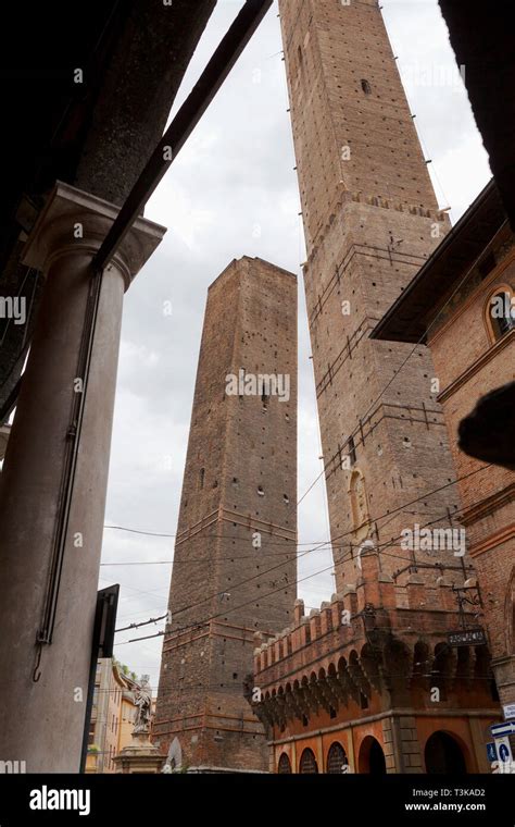 Leaning tower of bologna hi-res stock photography and images - Alamy