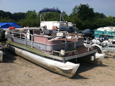 Godfrey Pontoon 1988 for sale for $350 - Boats-from-USA.com