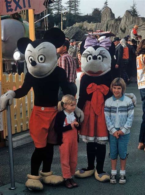 17 Ridiculously Creepy Vintage Disneyland Costumes