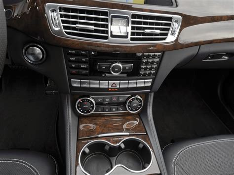 Mercedes-Benz CLS550 (2012) - Interior | Caricos