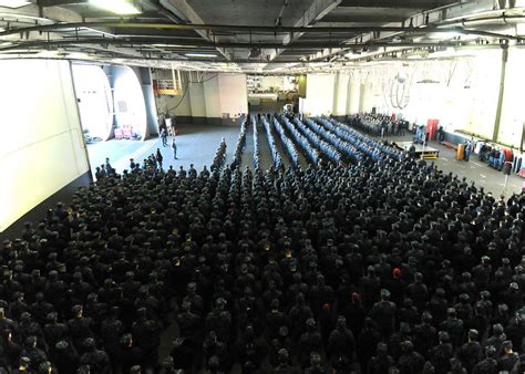 The crew of the aircraft carrier USS George Washington - PICRYL ...