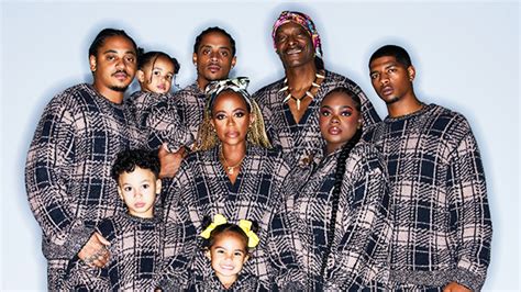 Snoop Dogg Joined By His Family For SKIMS Holiday Campaign 2022 ...