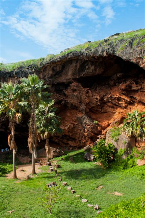 Makauwahi Cave | Images of Old Hawaiʻi