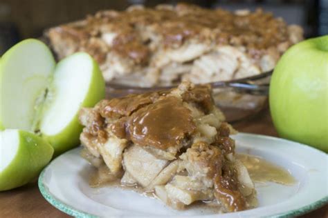 Caramel Apple Pecan Pie - The Right Slice Hawaiian Pies