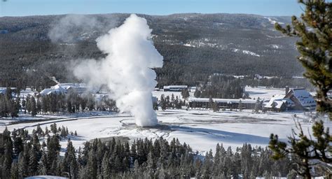 The "Old Faithful" is a famous geyser in which U.S. national park?