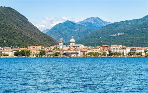 Intra is a little town on Lake Maggiore, Verbania, Italy - Paulusma Reizen