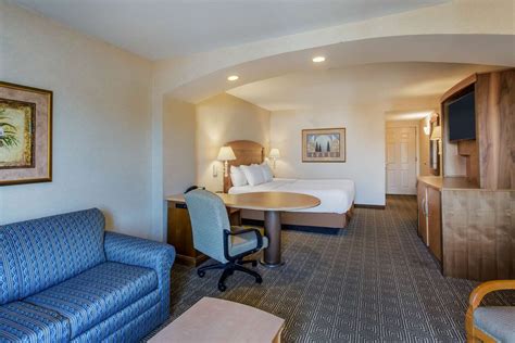 La Quinta Inn & Suites Bohemia, NY - See Discounts