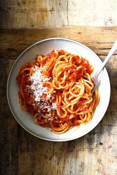 Garlic Butter Tomato Spaghetti - Serving Dumplings