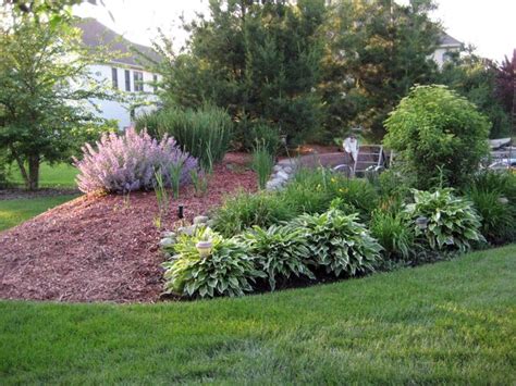 Landscaping Berm Ideas, Amazing Landscaping Ideas, Mailbox Landscaping ...