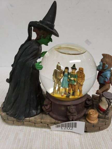 Wizard Of Oz Snow Globe / Music Box - Trice Auctions