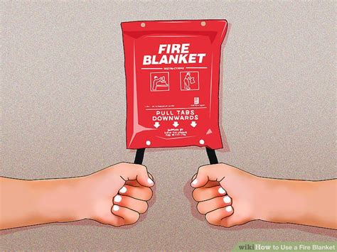 3 Ways to Use a Fire Blanket - wikiHow