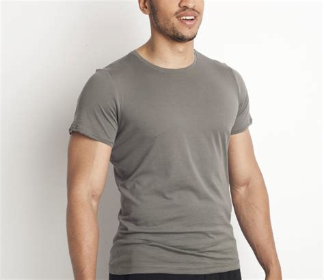 10 Best Muscle Fit T-Shirts - Men's Journal