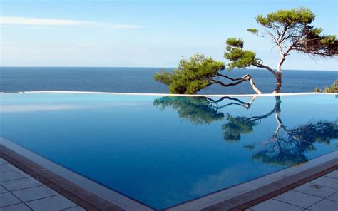 20 Infinity Pools with the Most Stunning Views