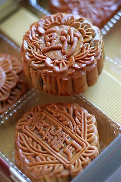 Mooncake | Easy Delicious Recipes