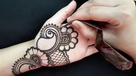 Front Hand Easy Mehndi Designs For Beginners