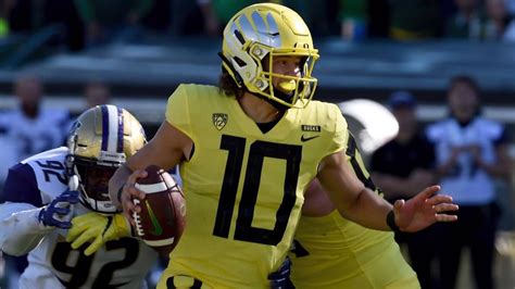 Oregon Ducks QB Justin Herbert likely will stay in school - Sports ...