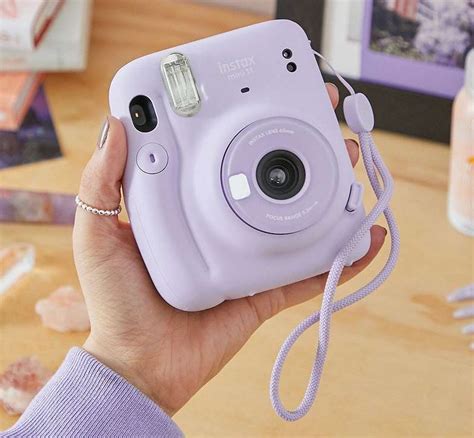 First-Look Review of the Fujifilm Instax Mini 11 Instant Camera - Nerd ...