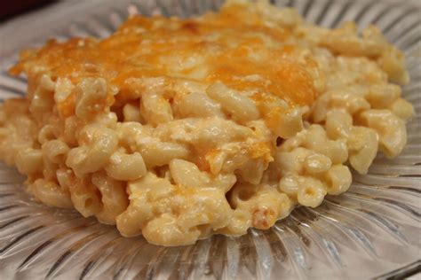 Soul food baked macaroni and cheese with bread crumbs - ivlop