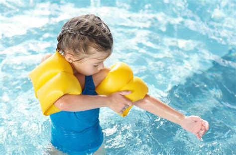 5 Reasons Why Floaties are a Bad Idea - Aquastar Swim Schools