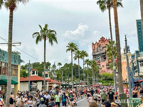 2023 WDW Hollywood Studios Crowds Atmo-1 - AllEars.Net