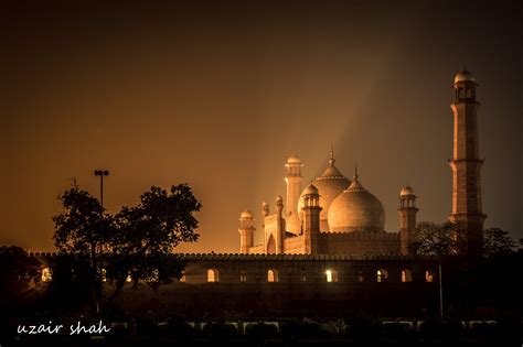 The Badshahi Mosque at Night | By Uzair Shah [2048x1362] : r ...