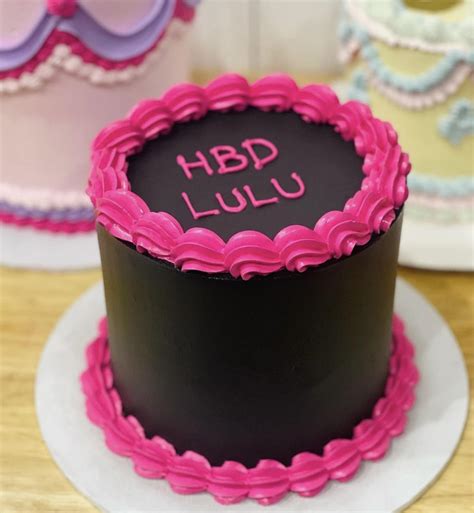 Round Classic Black & Pink Cake - Sugar Whipped Cakes Website