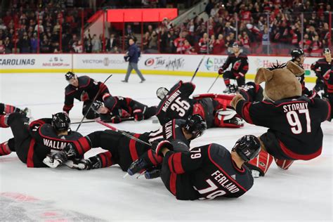 Carolina Hurricanes: How to fix the roster and return to the playoffs