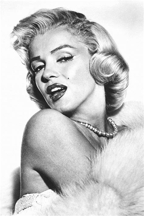 Marilyn Monroe Look Black and White Poster – My Hot Posters