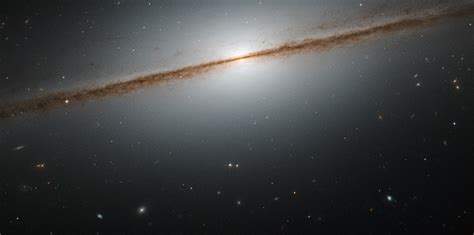 Hubble's Little Sombrero | Earth Blog