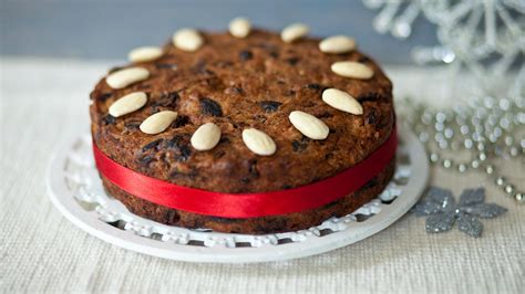 Mary Berry's classic Christmas cake recipe - BBC Food