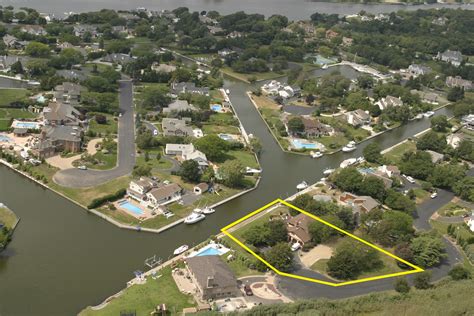 EAST ISLIP-This is HUGE- Price Break in THE MOORINGS!