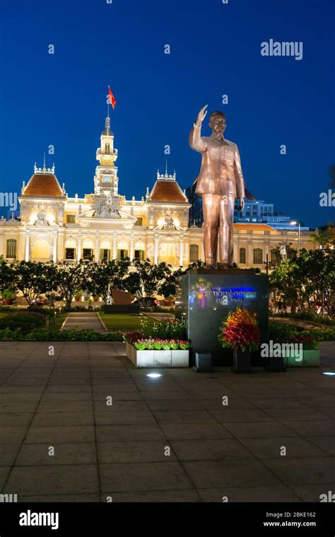 Ho Chi Minh Statue Near City Hall Stock Photo - Alamy