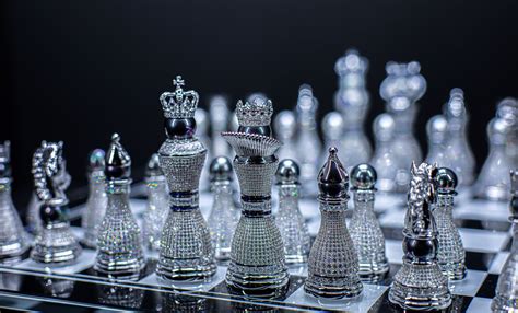 The Perl Royale - World's Most Expensive Chess Set (with diamonds and ...