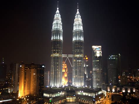 File:Petronas Towers Night.jpg