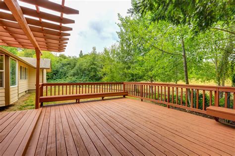 The Best Natural Decking Material for Hot New England Summers