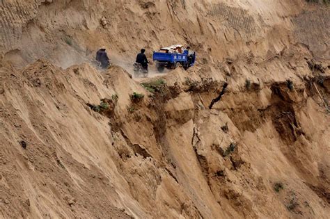 Spectacular landslides from the Gansu earthquake this week - The ...