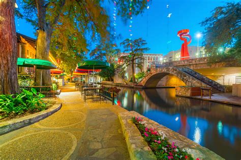 Holiday Vacations | San Antonio River Walk